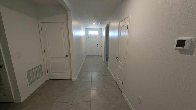 Building Photo - 33436 Country House Dr