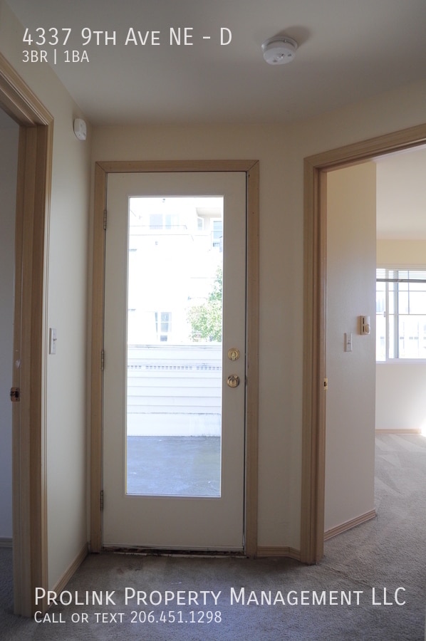 Building Photo - 4337 9th Ave NE