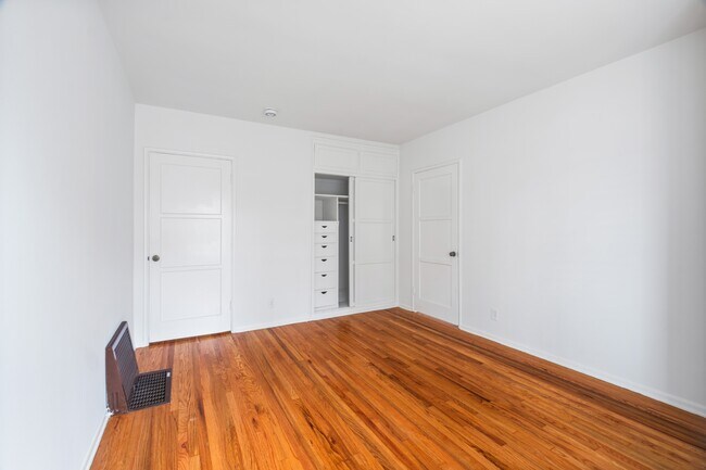 Building Photo - 4105 Irving Pl