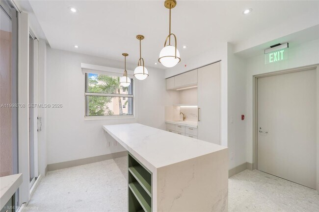 Building Photo - 737 Crandon Blvd