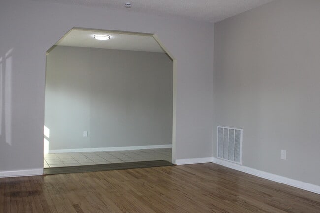 Building Photo - 3332 Hillis Rd