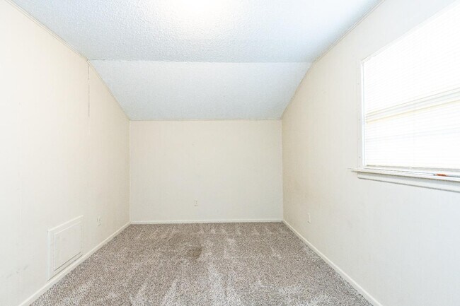 Building Photo - 2513 26th St