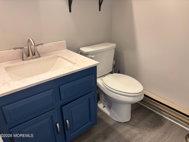 Building Photo - 2B Bristol St