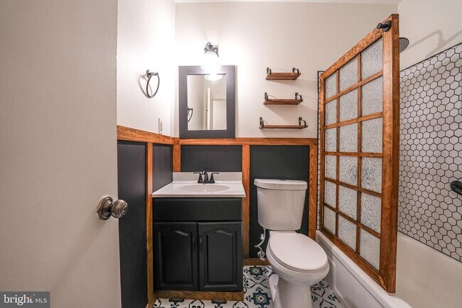 Building Photo - 4908 Sauquoit Ln