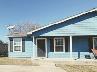 Building Photo - 138 S Bend Ct