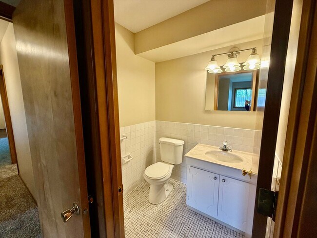 Building Photo - 2 Bedroom/1.5 Bathroom Apartment- First Floor