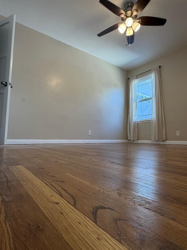 Building Photo - 6503 White Oak Ave