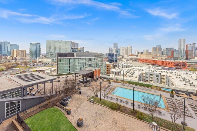 Building Photo - 600 12th Ave S