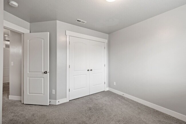 Building Photo - 1539 N 3860 W