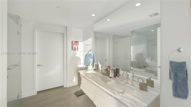 Building Photo - 2900 NE 7th Ave