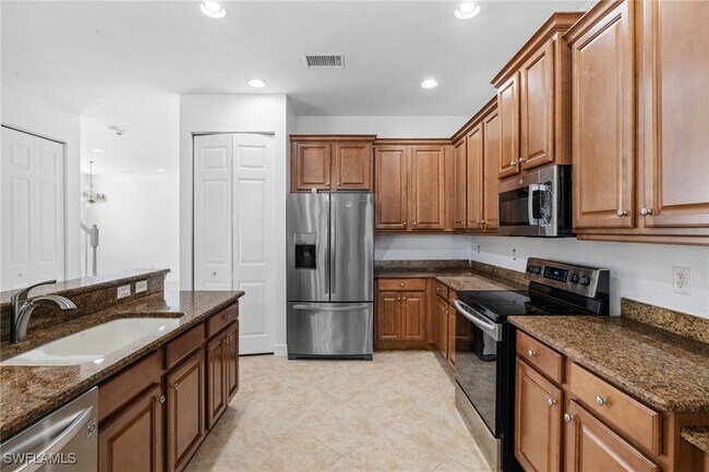 Building Photo - 10391 Carolina Willow Dr