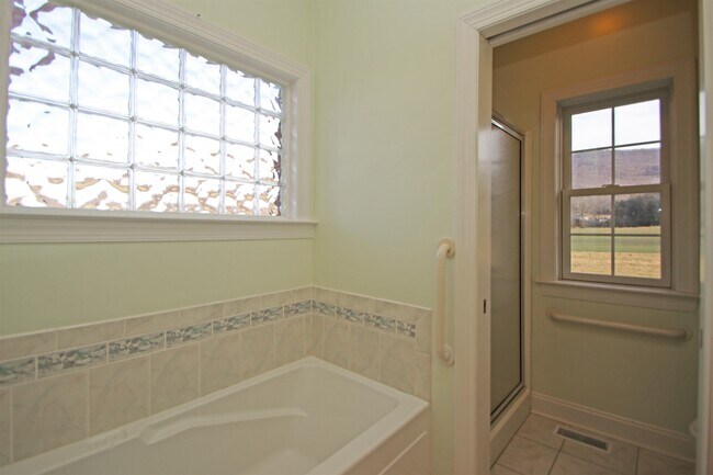 Building Photo - 17888 Mountain Valley Rd