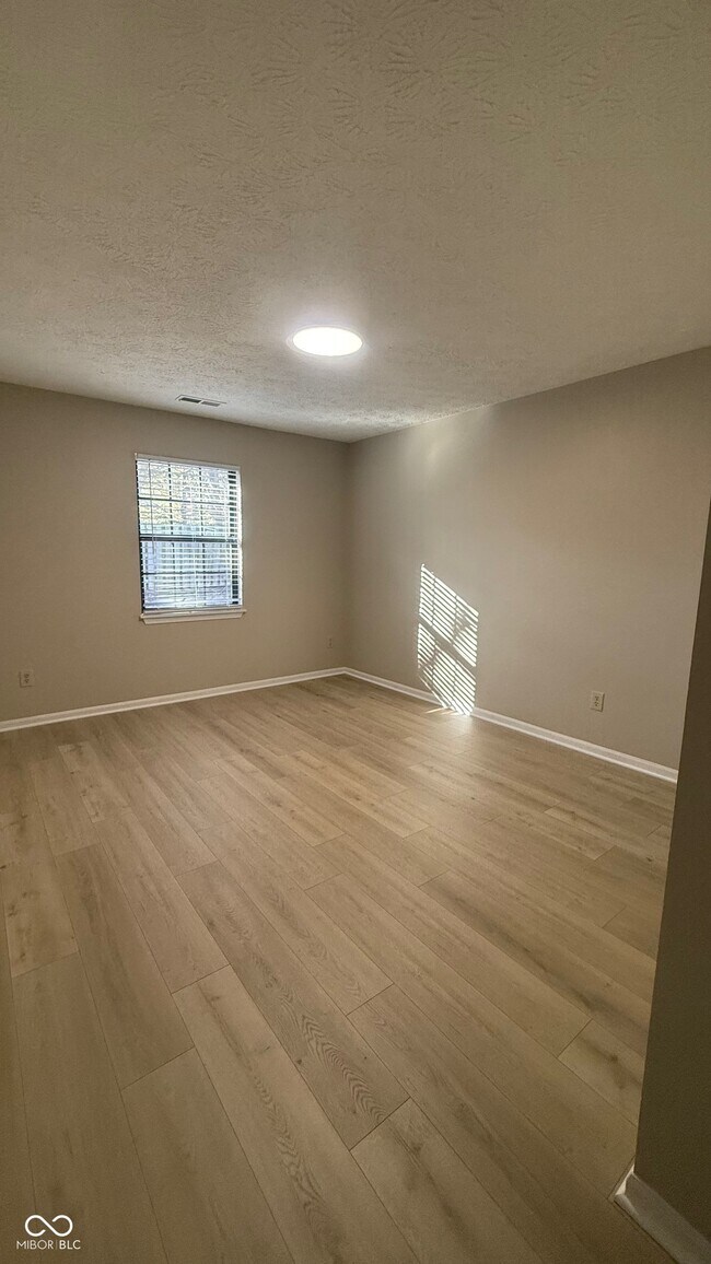 Building Photo - 14610 Village Park E Dr