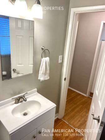 Building Photo - 335 S Los Robles Ave