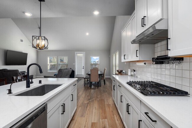 Building Photo - 17828 Hanson Ridge Dr