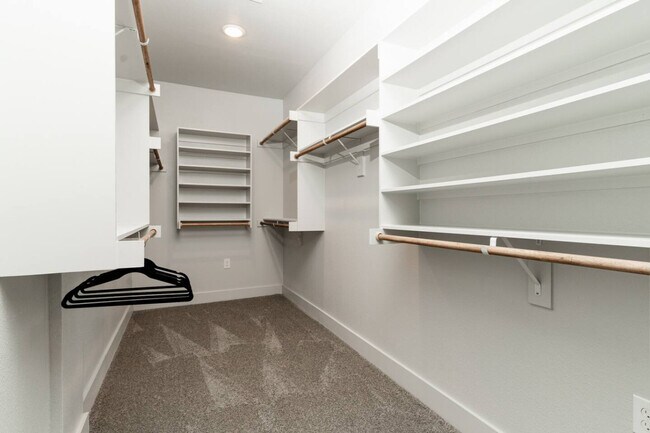 Building Photo - 3930 Westcliff Rd