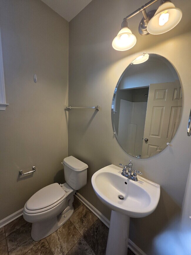 Building Photo - 46 Brookview Dr