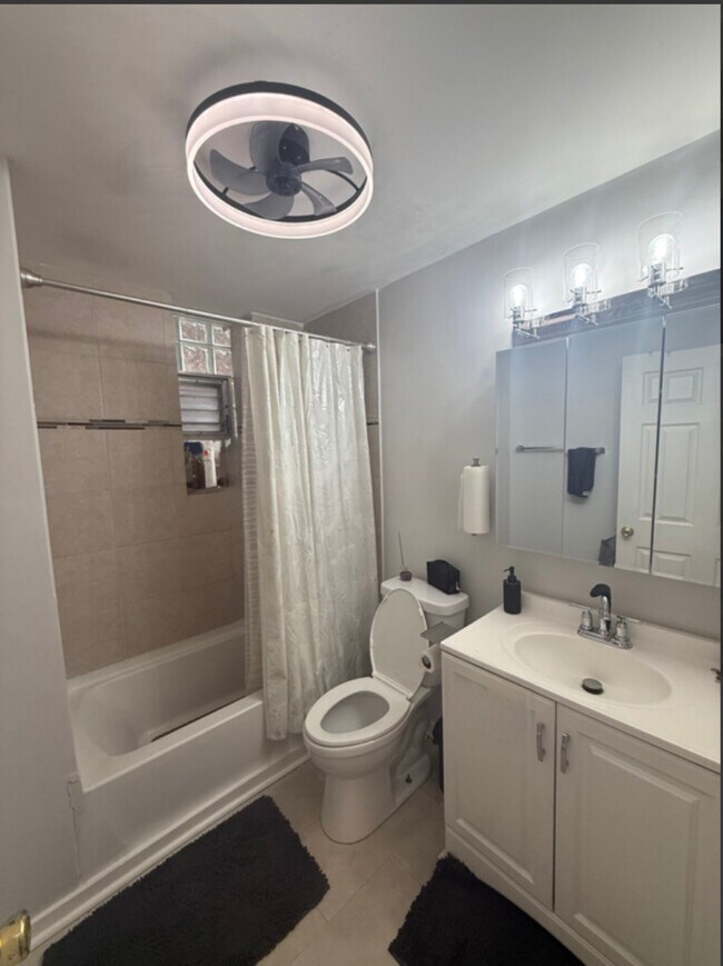 Building Photo - 1649 W Garfield Blvd