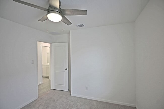 Building Photo - 2412 Shady Grv