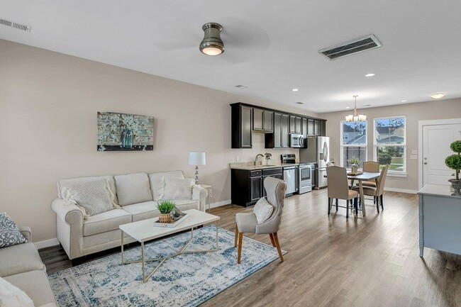 Building Photo - 146 Winding Branch Dr