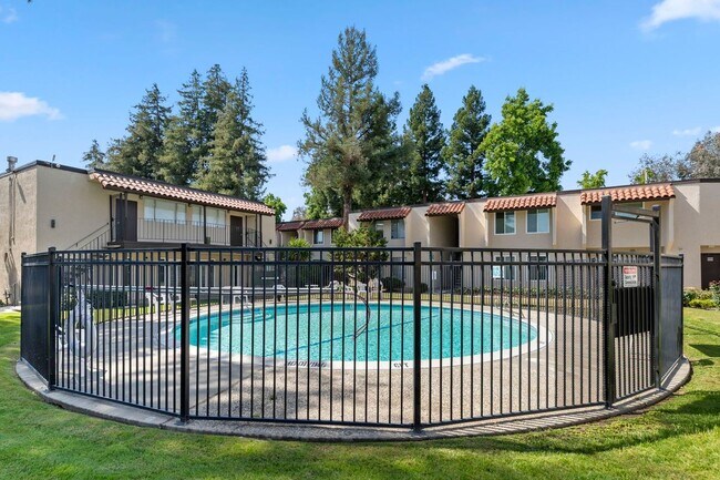 Building Photo - 975 Murrieta Blvd
