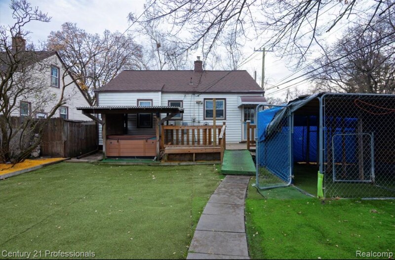 Building Photo - 1403 E Maxlow Ave