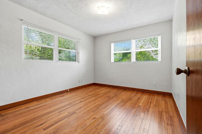 Building Photo - 1038 NE 21 Ave