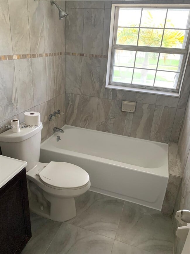 Building Photo - 14300 SW 105th Ave