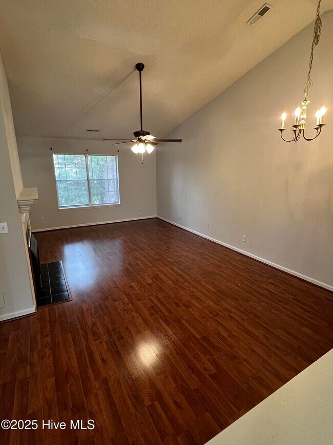 Building Photo - 2936 Mulberry Ln