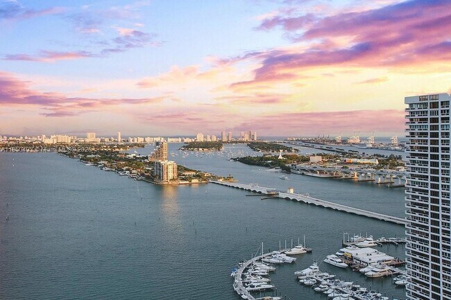 Primary Photo - 1756 N Bayshore Dr