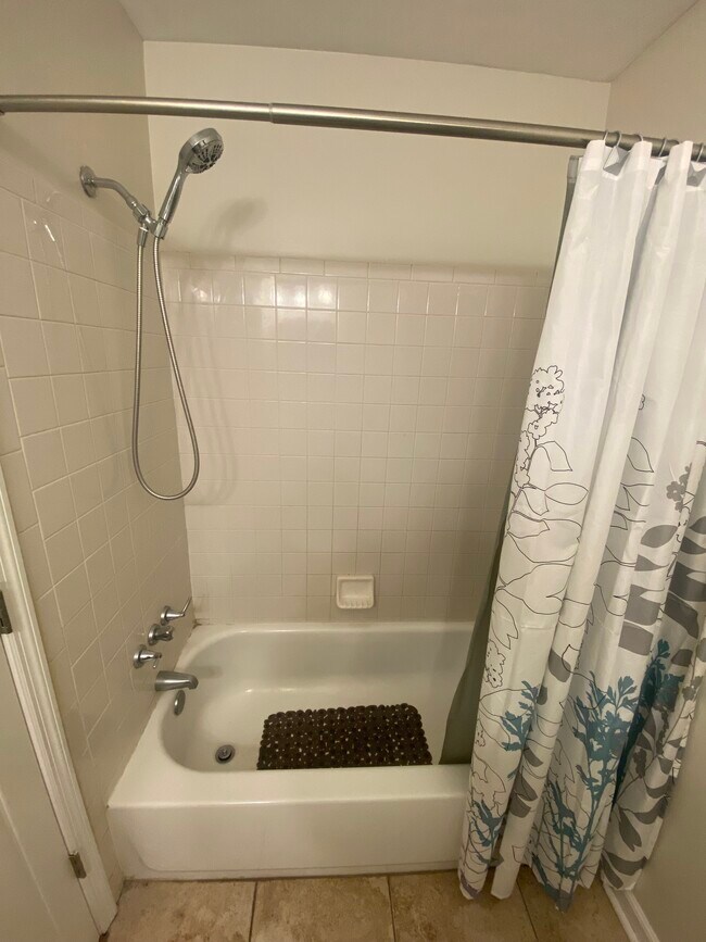 Building Photo - 5167 Goodyear Dr