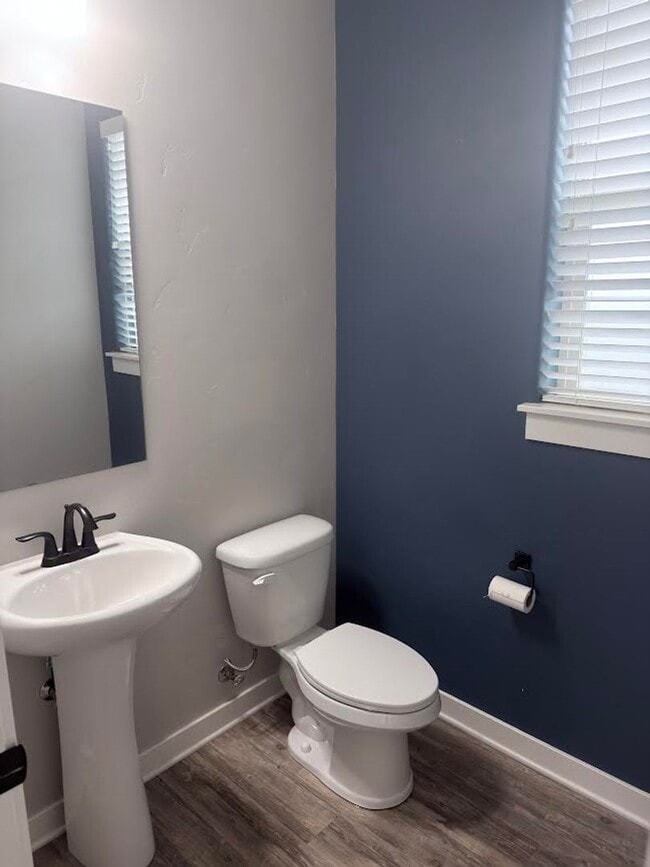 Building Photo - Charming and Sophisticated