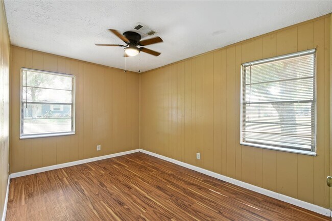 Building Photo - 2817 Lancaster Ln