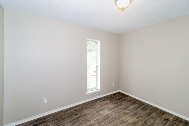 Building Photo - 4395 Kerwin Dr