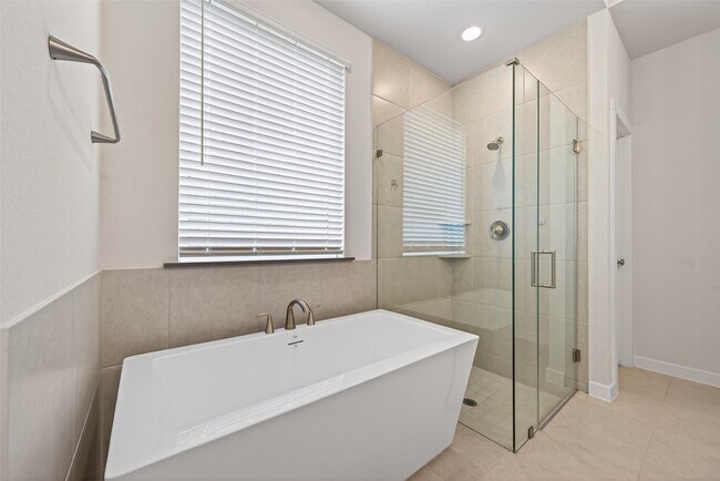 Building Photo - 212 Milas Cv