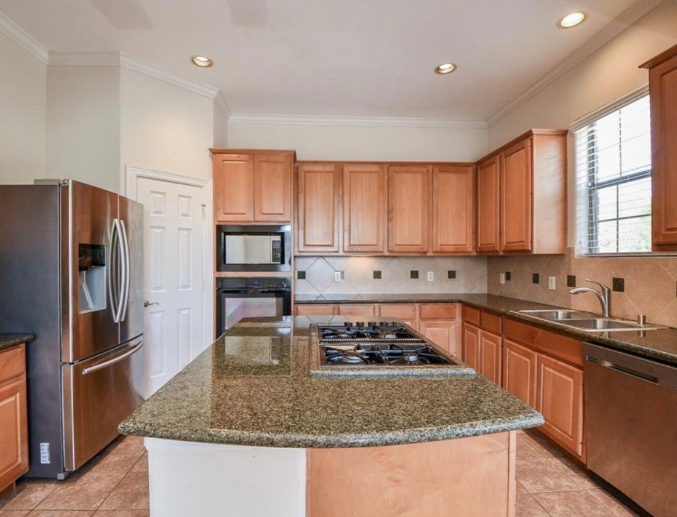Building Photo - 8002 Stoneyway Dr