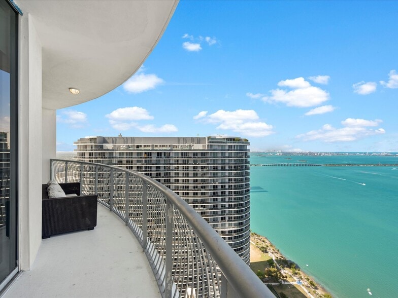 Building Photo - 1750 N Bayshore Dr