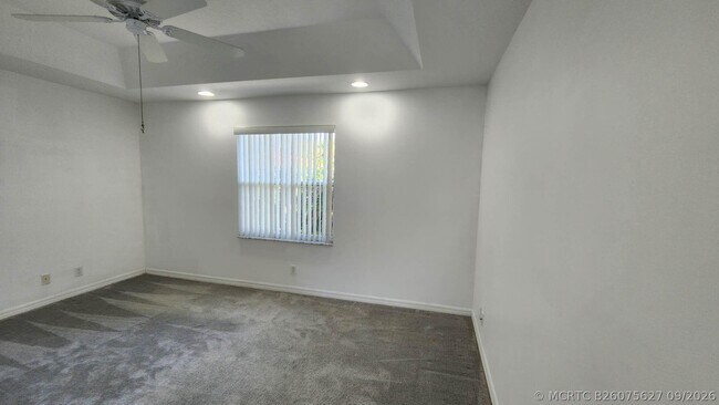 Building Photo - 271 Live Oak Ln