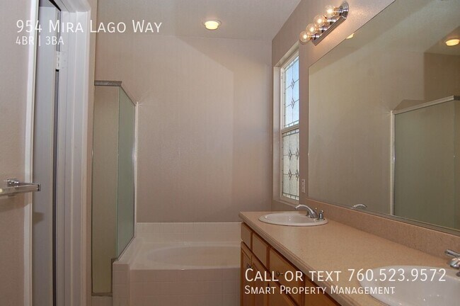 Building Photo - 954 Mira Lago Way