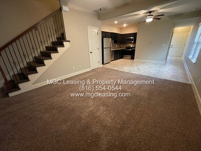 Building Photo - Eagle Creek Townhomes — Freshly Updated & Move-In Ready