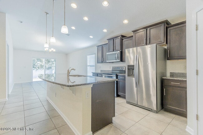 Building Photo - 95241 Tanglewood Dr