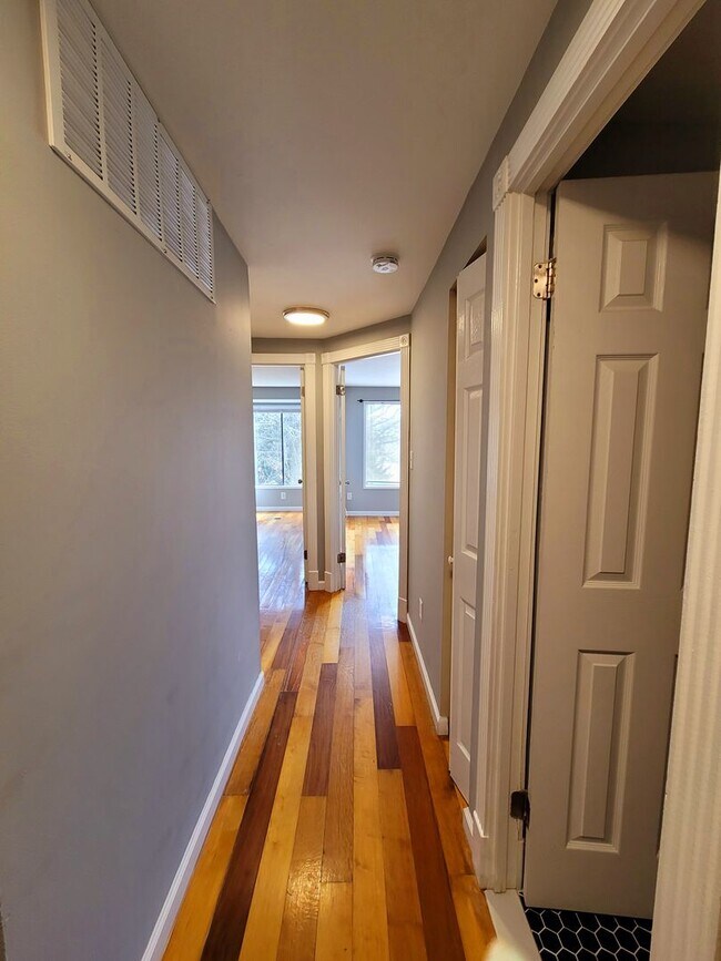 Building Photo - Lovely 2Bd/1.5Bth TH in Gaithersburg Montg...