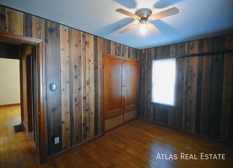 Building Photo - 1990 S Huron St