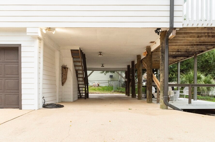 Building Photo - 322 Summit Dr