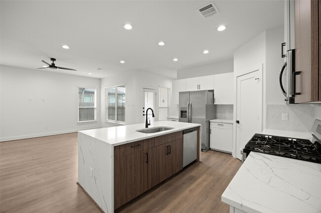 Building Photo - 2752 Sunny Briar Dr