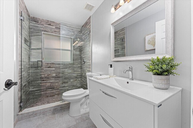 Building Photo - 10112 Aqua Vista Way