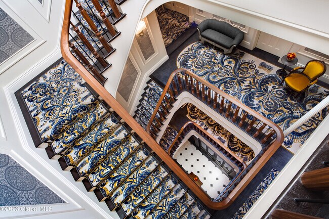 Building Photo - 365 Broadway