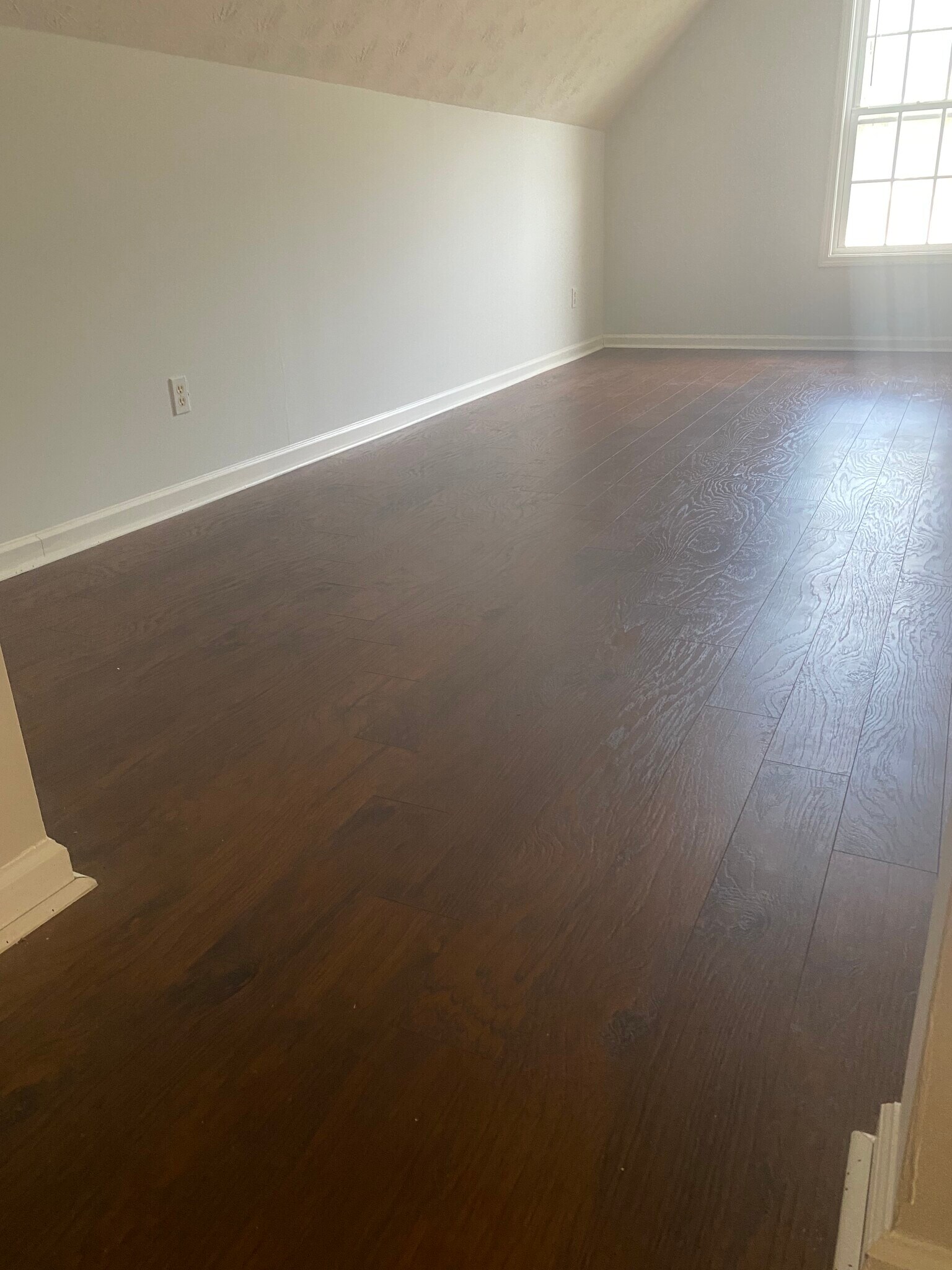 Bonus Upstairs Room - 327 Lee Miller Dr