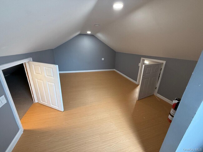 Building Photo - 152 Oliver Ave