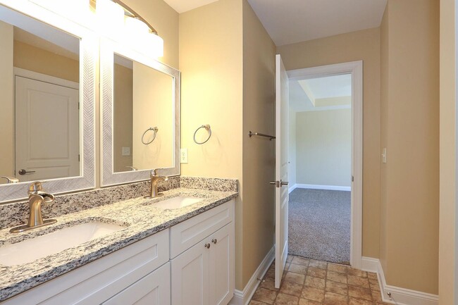 Building Photo - Welcome to this stunning 5 bedroom, 2.5 bath home nestled in the desirable location of Cornelius,...